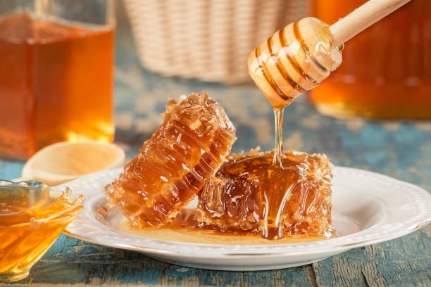 Raw Honey: Nature’s Liquid Gold and the Sweet Secret to Better&nbsp;Health